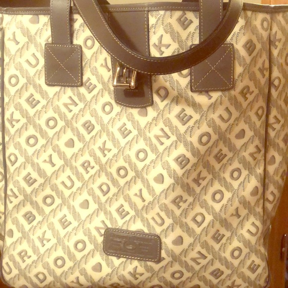 Dooney & Bourke Handbags - Dooney & Bourke Large handbag Dooney & Bourke Handbags - Dooney & Bourke Large handbag